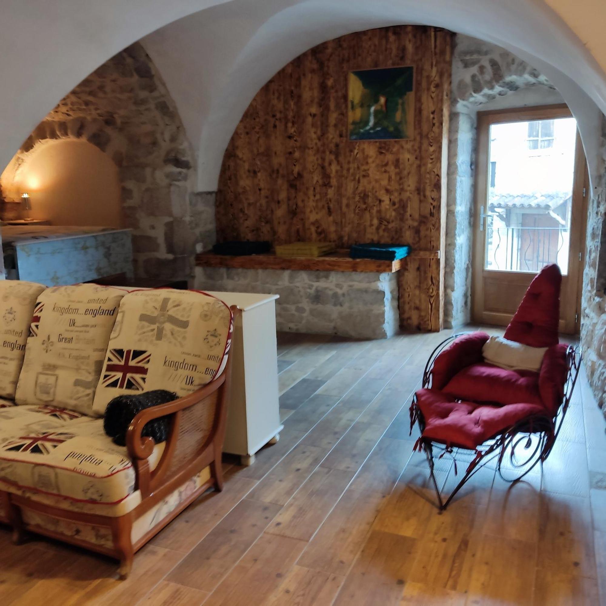 Maison Pierre Et Voute Au Coeur Du Village 巴拉聚克 外观 照片